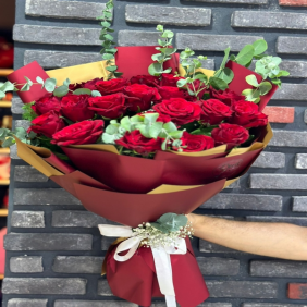  Belek Florist 29 Red Rose Bouquet