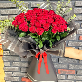  Belek Blumenbestellung Strauß aus 51 roten Rosen