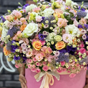  Belek Blumenlieferung Große XXL-Box-Arrangement-Rosen-Lisyanthus-Chrysanthemen-Sprührose