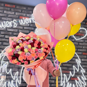 Belek Florist 101 bunte Rosen und 11 bunte Luftballons